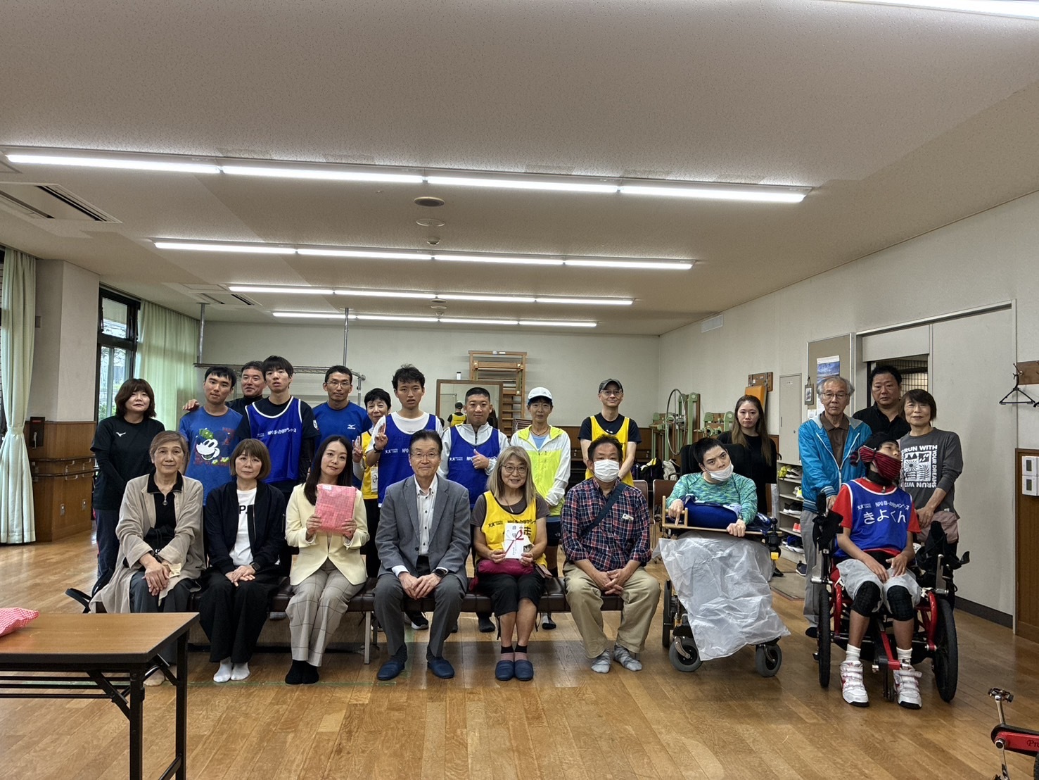 タイムシフト寄贈式の記念集合写真